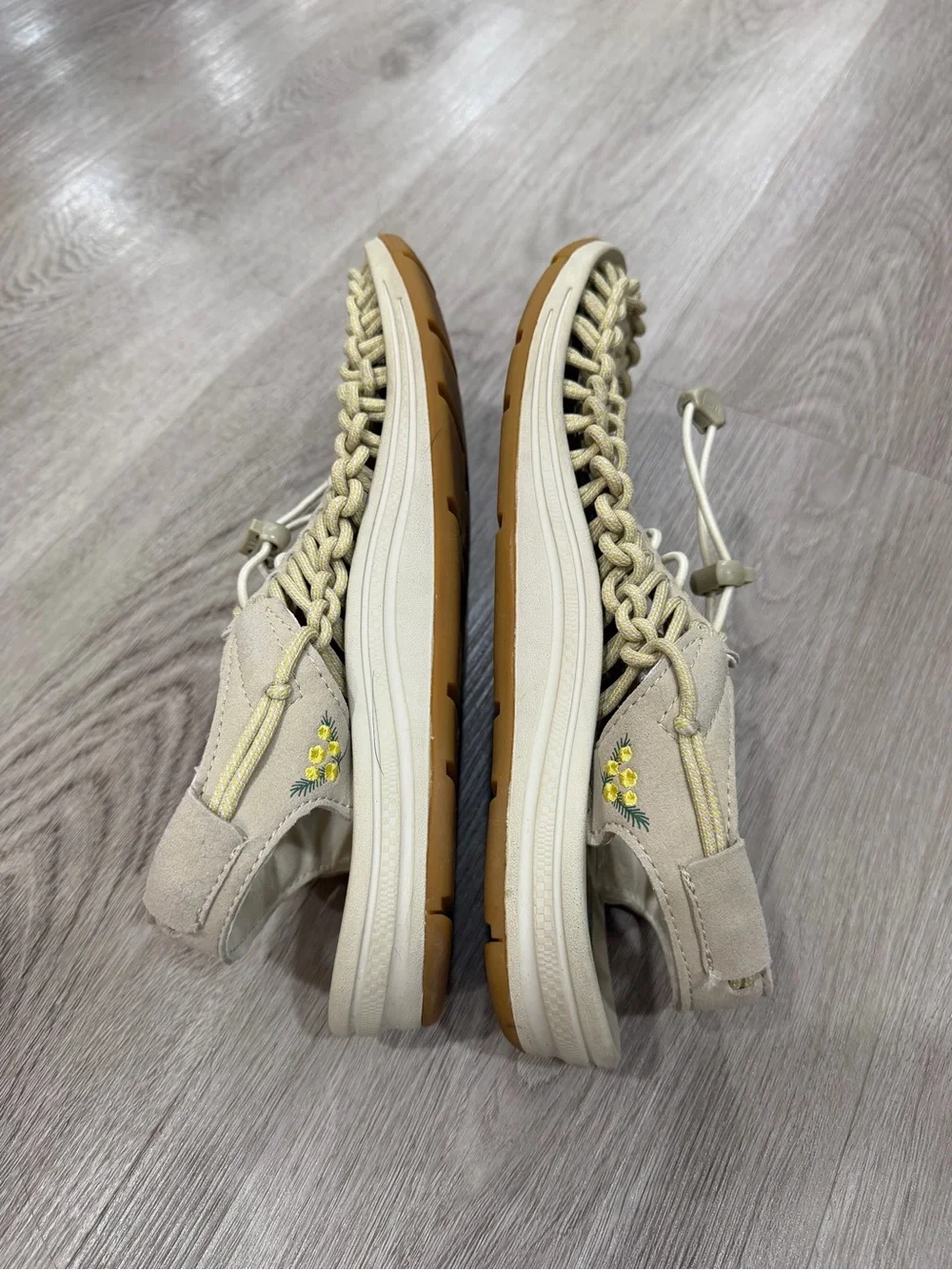 Keen like message embroidery